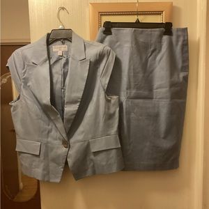 SHARAGANO BLUE SLEEVELESS SKIRT SUIT. SZ 18.$20.